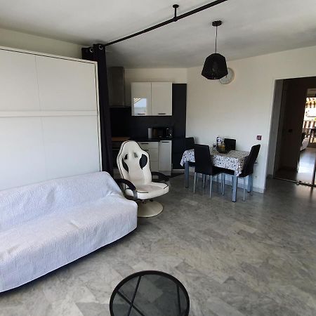 Superbe appartement plage SAINT-LAURENT DU VAR Extérieur photo