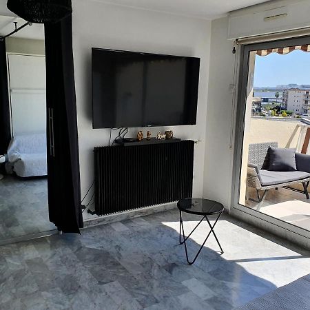 Superbe appartement plage SAINT-LAURENT DU VAR Extérieur photo