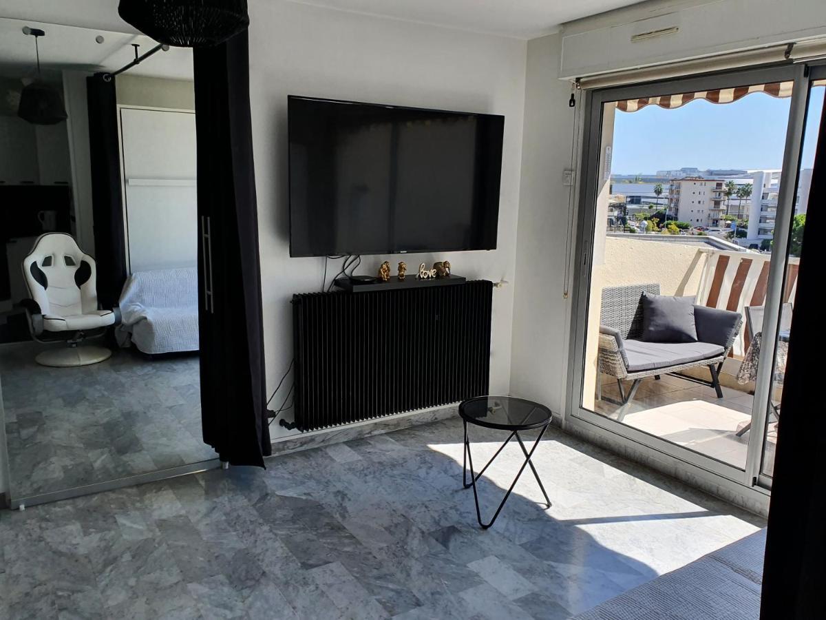 Superbe appartement plage SAINT-LAURENT DU VAR Extérieur photo